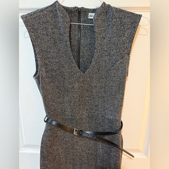 Elegant Gray Sleeveless Dress plunging neckline w belt office work corporate - Picture 4 of 4